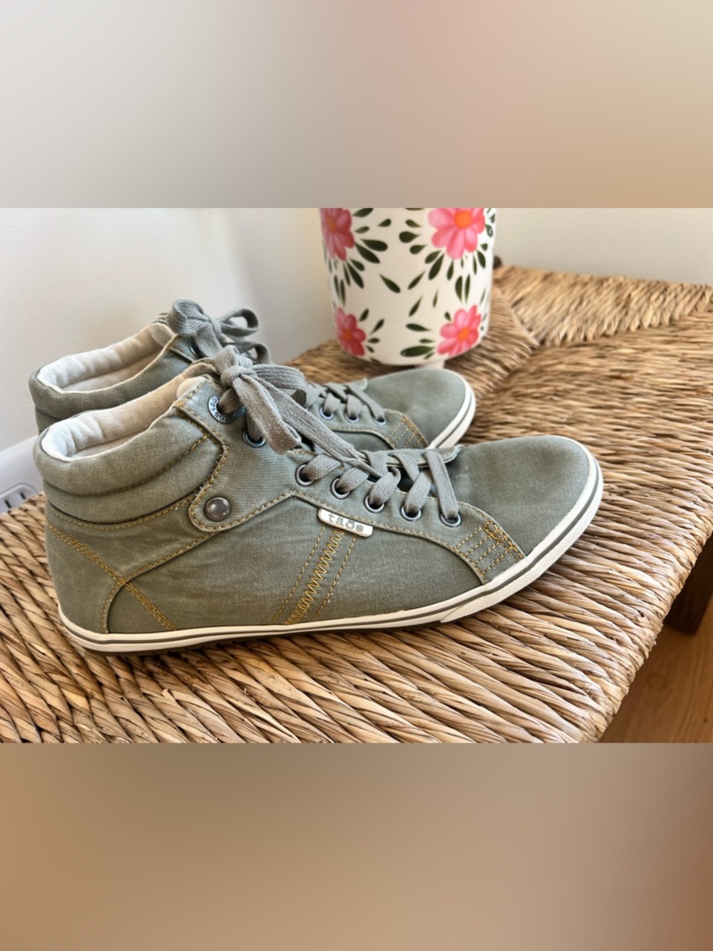 Taos Top Star Casual High-Top Canvas Sneakers in Olive Green
